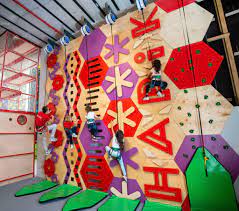 Come on in Hapik, The Giant Climbing Gym